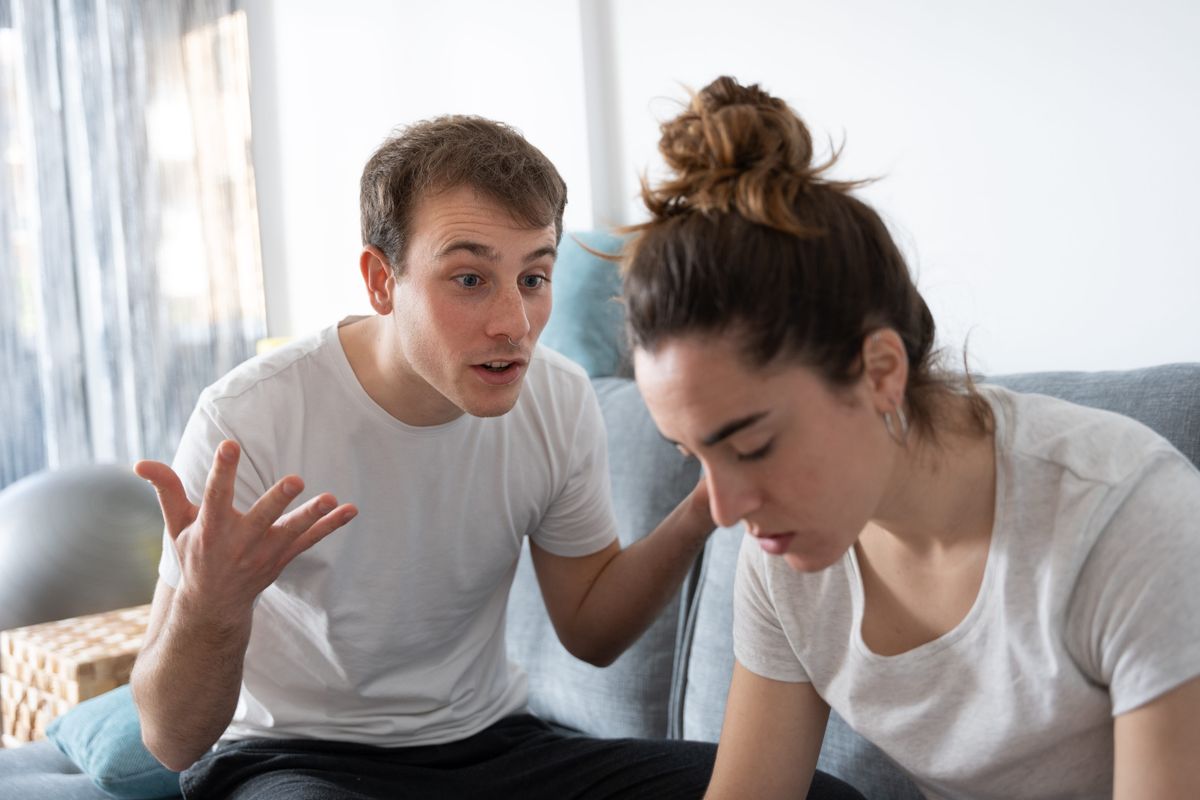 veszekedő pár férfi tagja sértő mondatokat vág a nő fejéhez