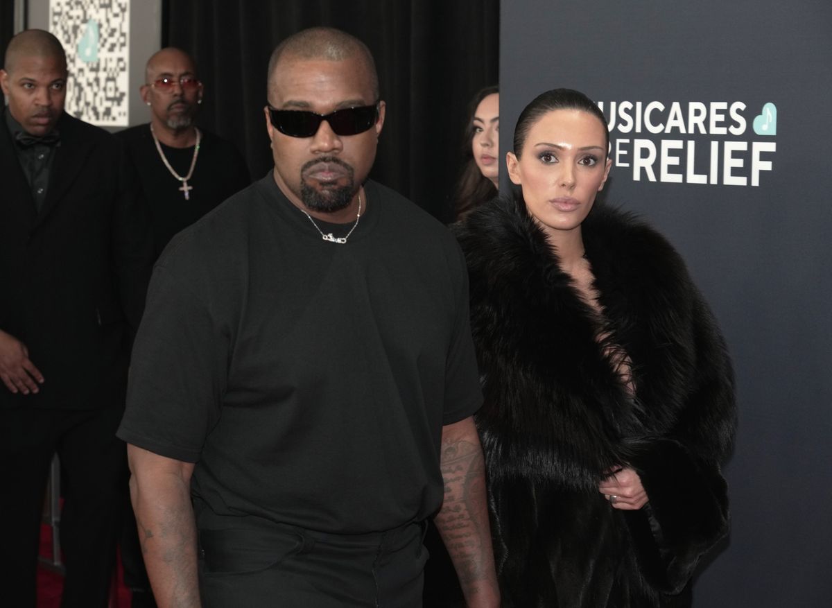 LOS ANGELES, CALIFORNIA - FEBRUARY 02: (FOR EDITORIAL USE ONLY) (L-R) Kanye West and Bianca Censori attend the 67th GRAMMY Awards at Crypto.com Arena on February 02, 2025 in Los Angeles, California. (Photo by Jeff Kravitz/FilmMagic)