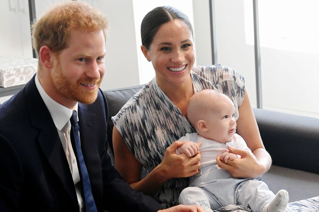 2019. május 6-án világra jön Meghan Markle és Harry herceg első gyermeke, Archie Harrison Mountbatten-Windsor.