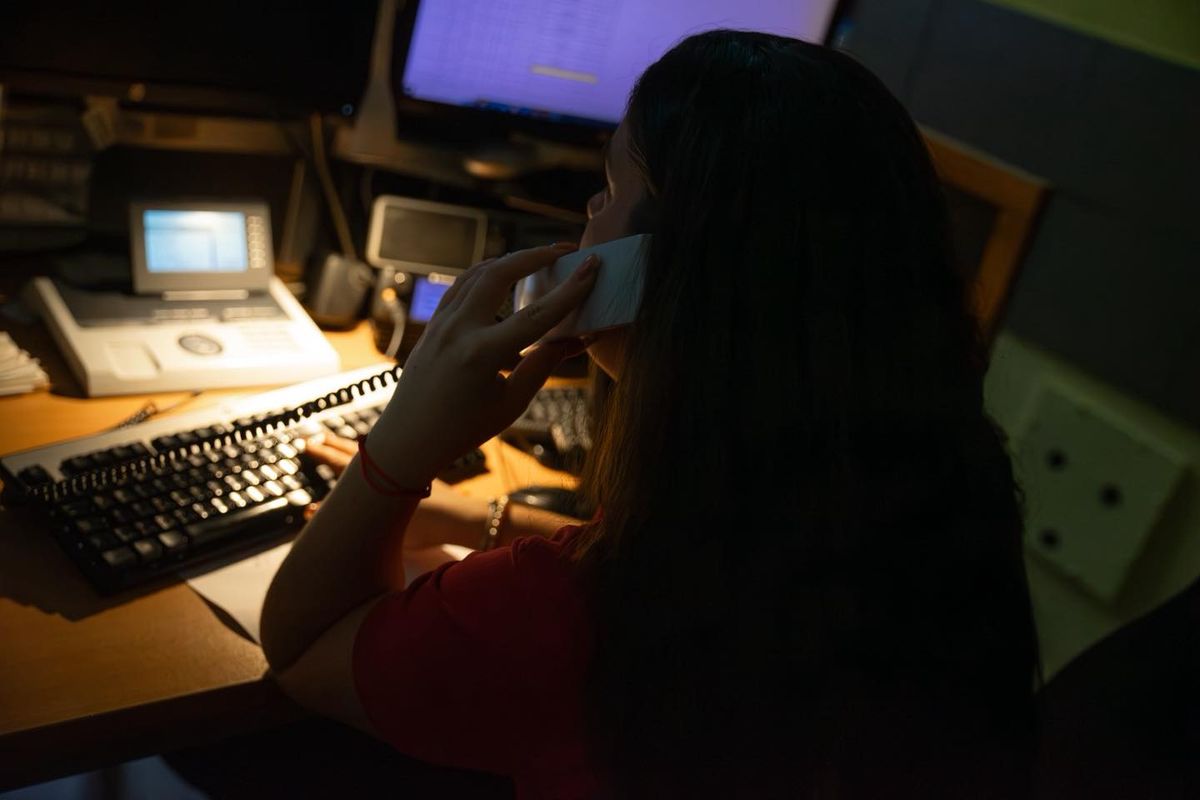 Az otthonszülés során a mentésirányító telefonon segítette végig a családot.