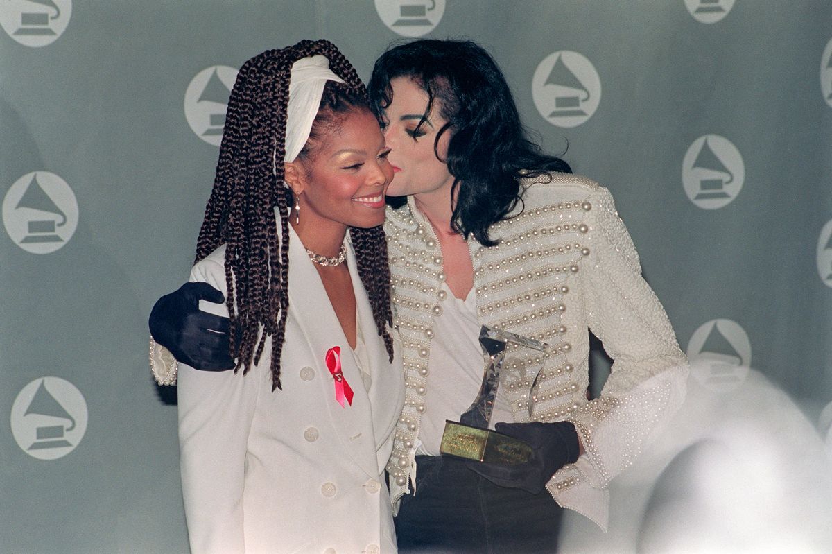 US pop star and entertainer Micheal Jackson kisses his sister Janet Jackson (L) after she presented him with the Grammy Legend Award at the 35th Annual Grammy Awards February 24,1993. Michael Jackson died on June 25, 2009 after suffering a cardiac arrest, sending shockwaves sweeping across the world and tributes pouring in on June 26 for the tortured music icon revered as the "King of Pop." AFP PHOTO/Scott FLYNN (Photo by SCOTT FLYNN / AFP)