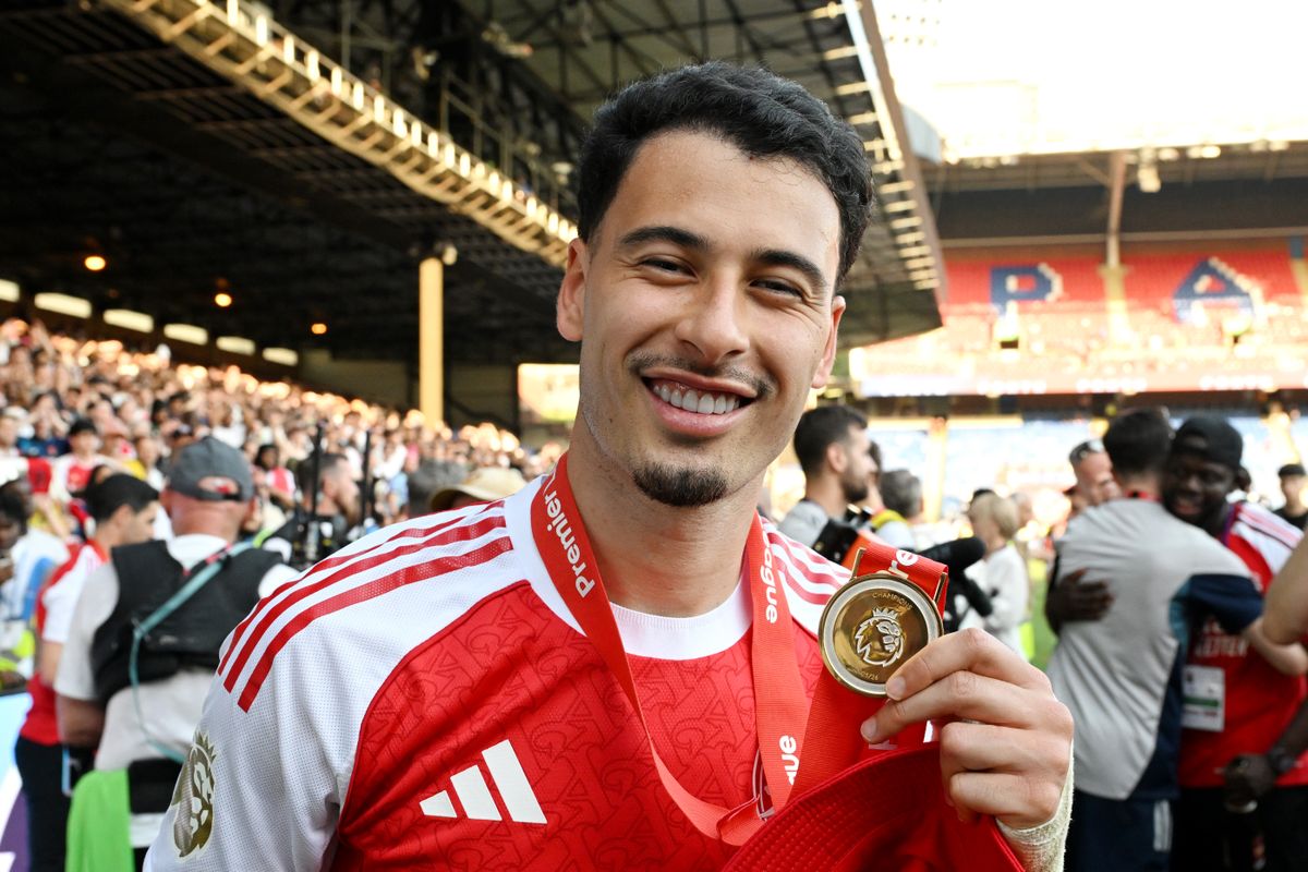 LONDON, ENGLAND - MAY 24: Gabriel Martinelli of Arsenal  poses for a photograph his Premier League winners medal as players of Arsenal celebrate, as they are crowned the Champions of the Premier League for the 2025/26 Season, after the Premier League match between Crystal Palace and Arsenal at Selhurst Park on May 24, 2026 in London, England. (Photo by David Price/Arsenal FC via Getty Images)