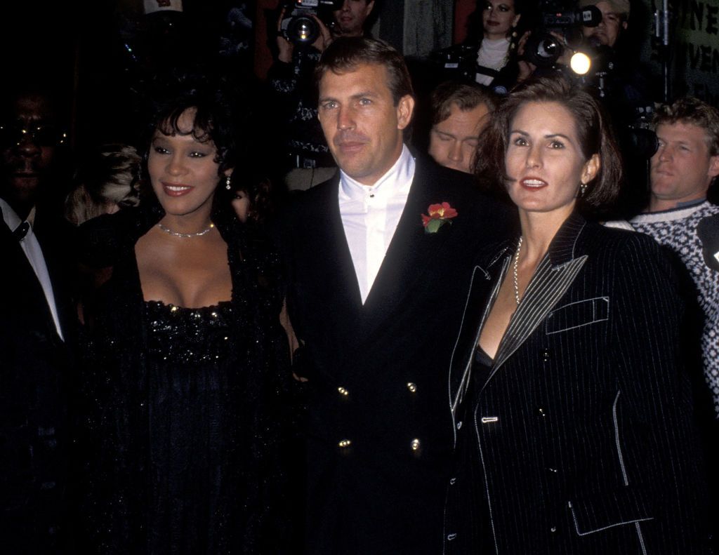  Diana hercegné cikkéhez Kevon Costner 1992-es fotója