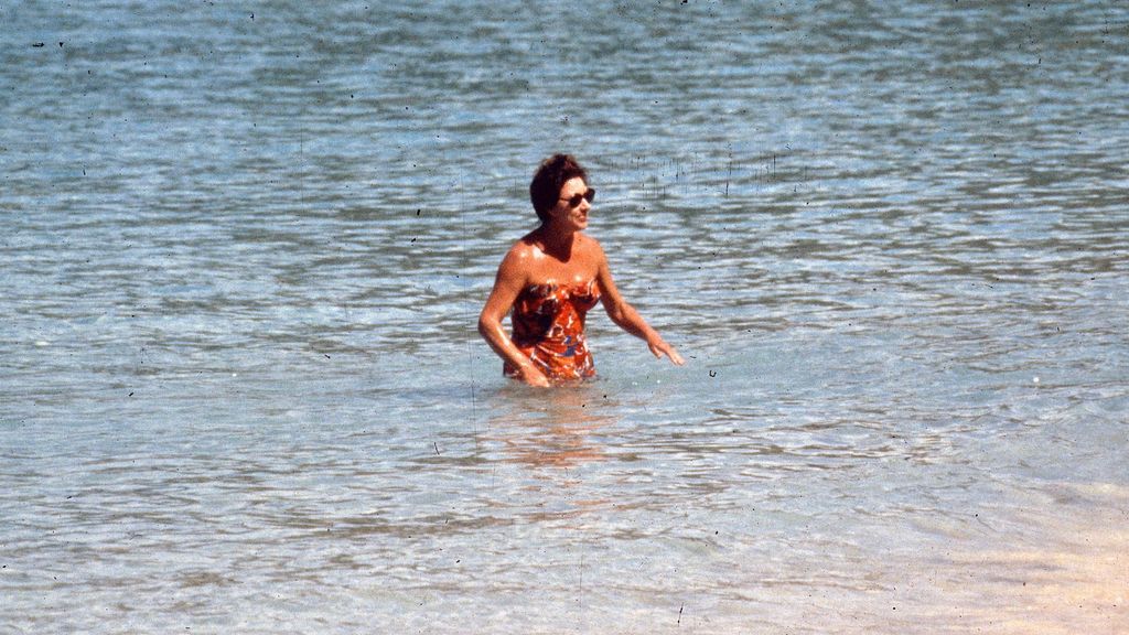 Margit hercegnő imádta a nyarat, 1976-ban, a mesés Mustique-szigeten menekült a forróság elől a hűsítő óceánba.