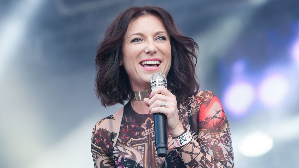 Rúzsa Magdi kisfiának kivették a manduláját.