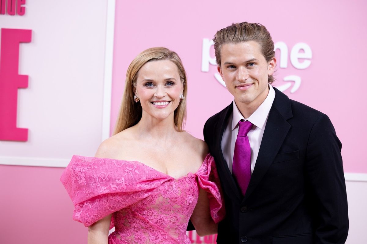 Reese Witherspoon fiával látható a fotón