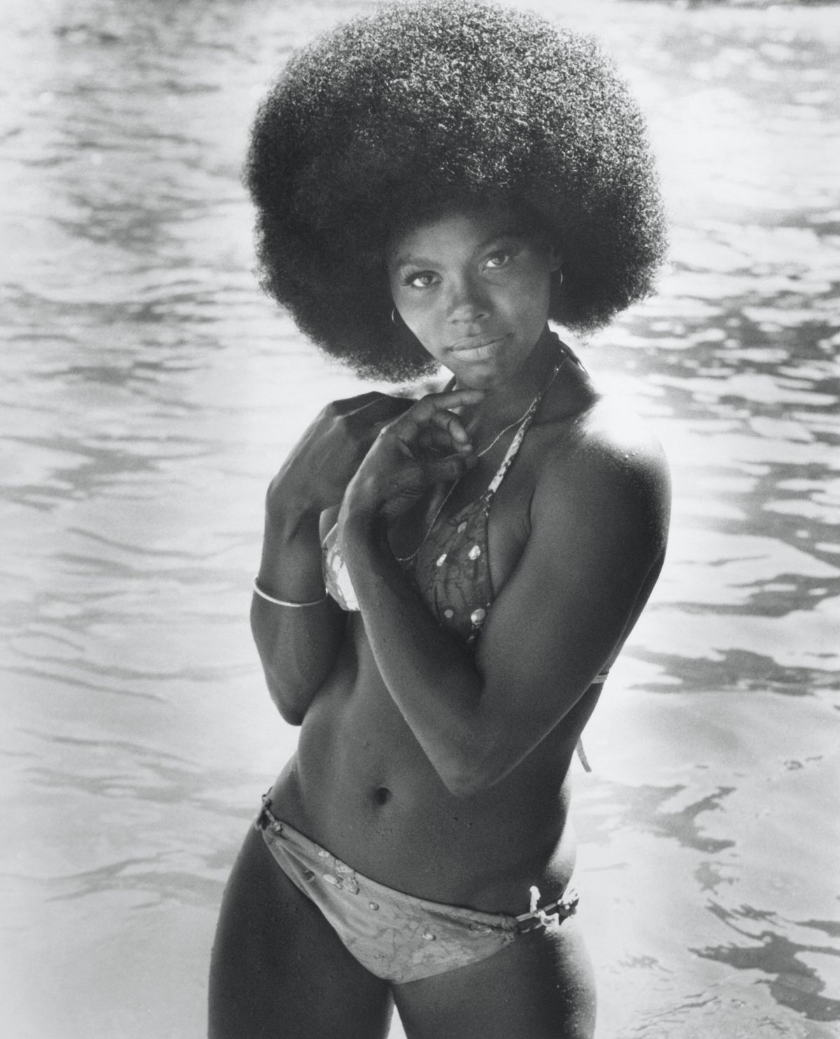 Gloria Hendry mint Rosie Carver a James Bond: Élni és halni hagyni című filmben.&nbsp;