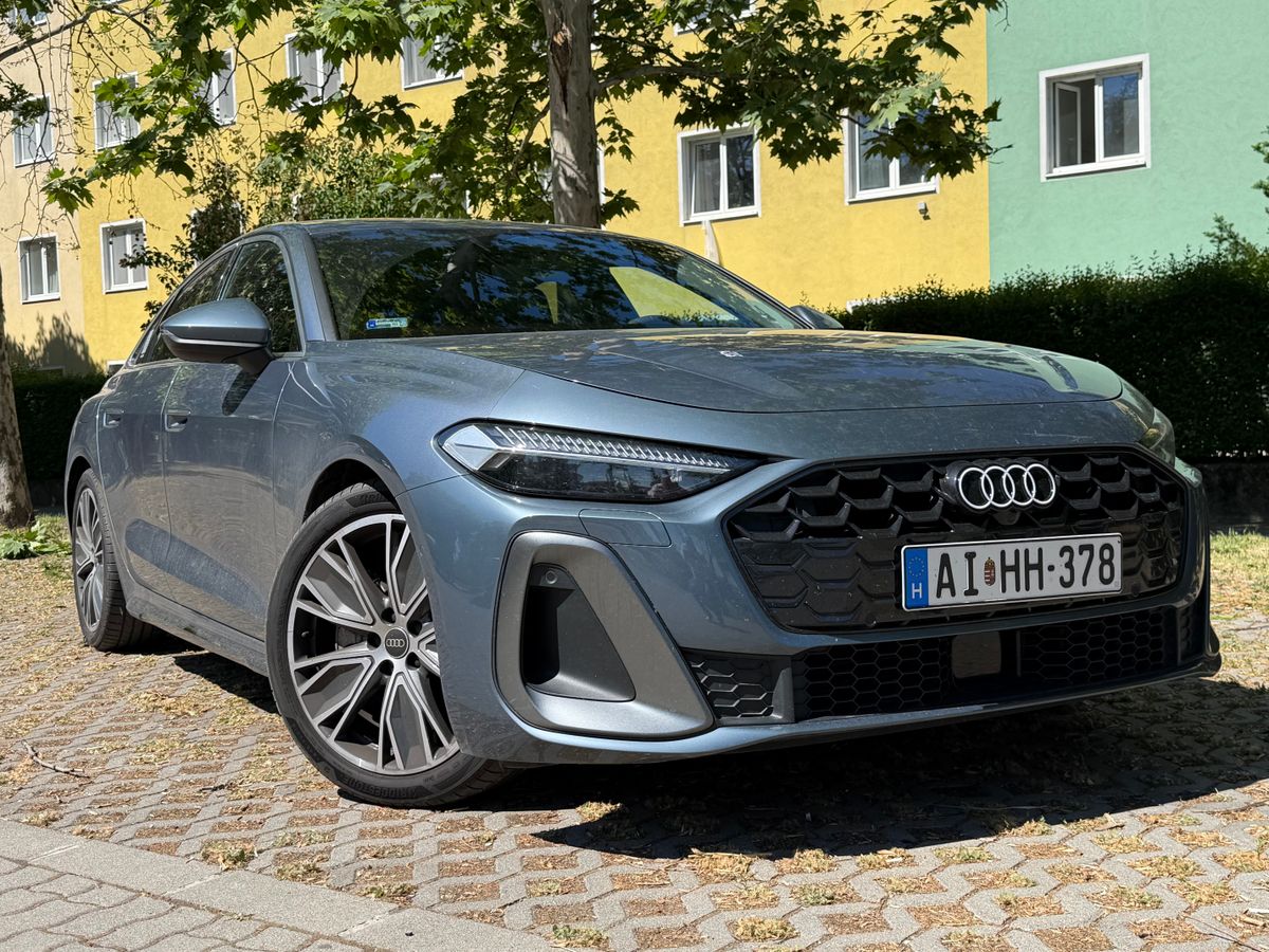 Egy közeli kép az Audi A5 modellről.