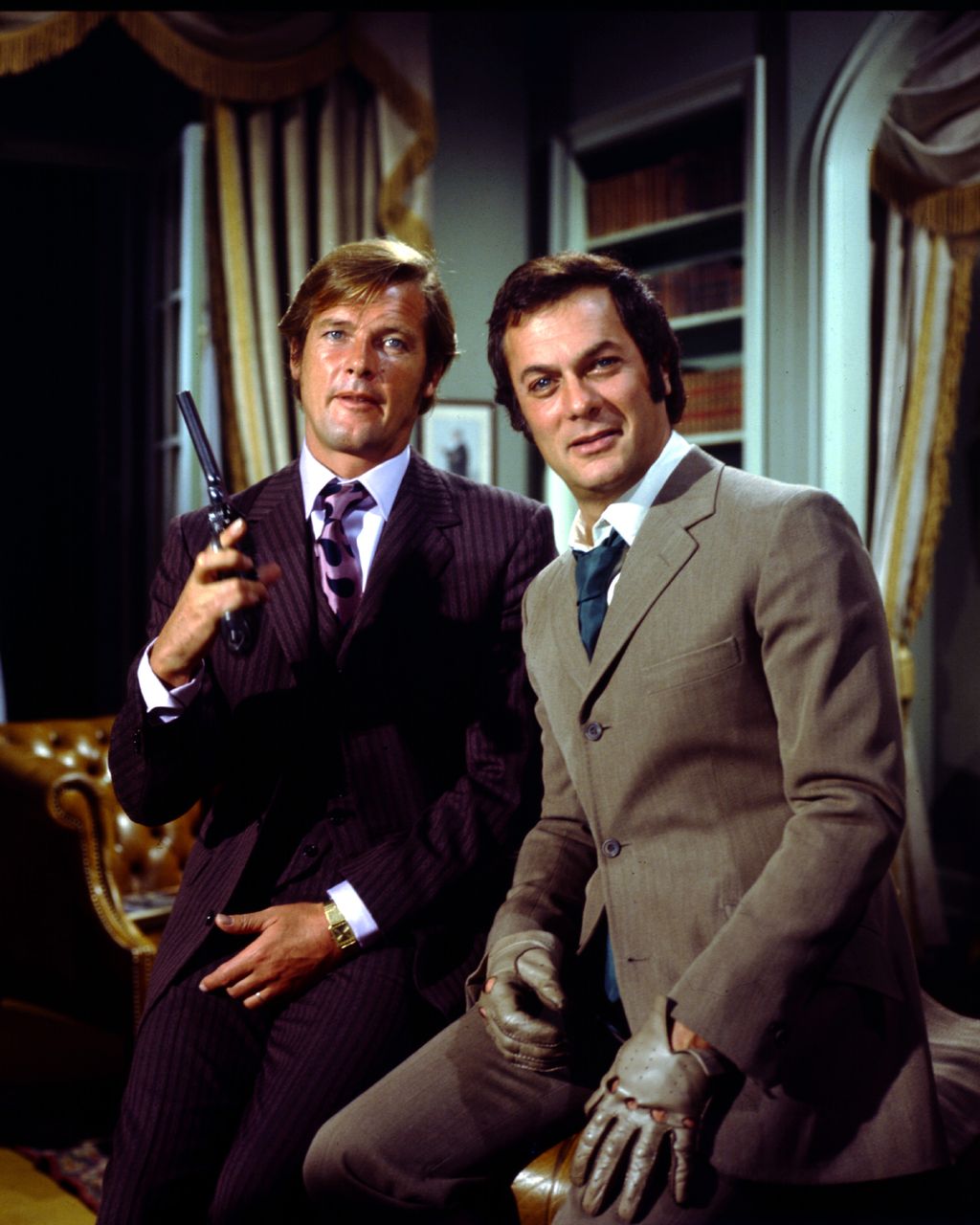 Roger Moore-ral az egyik legmeghatározóbb sorozatában. Ez volt a Minden lében két kanál! című produkció.