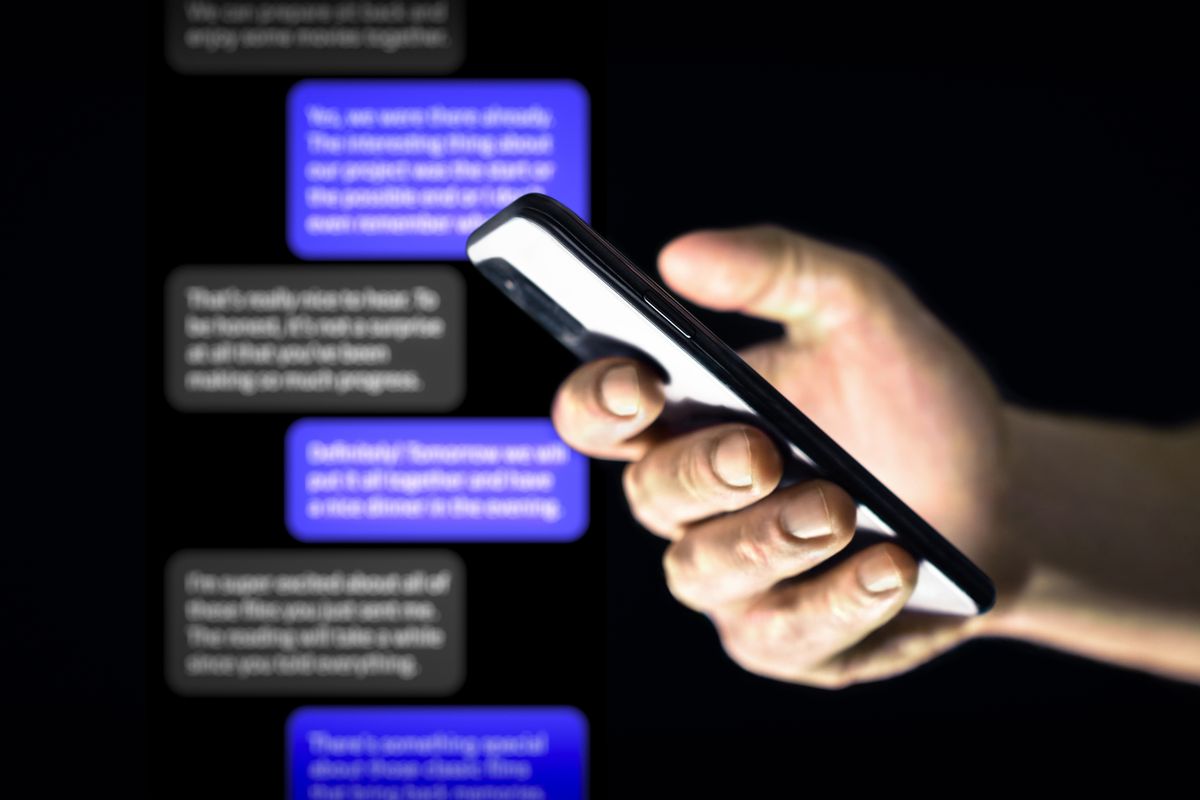 félrelépés telefonon, titkos üzenetek