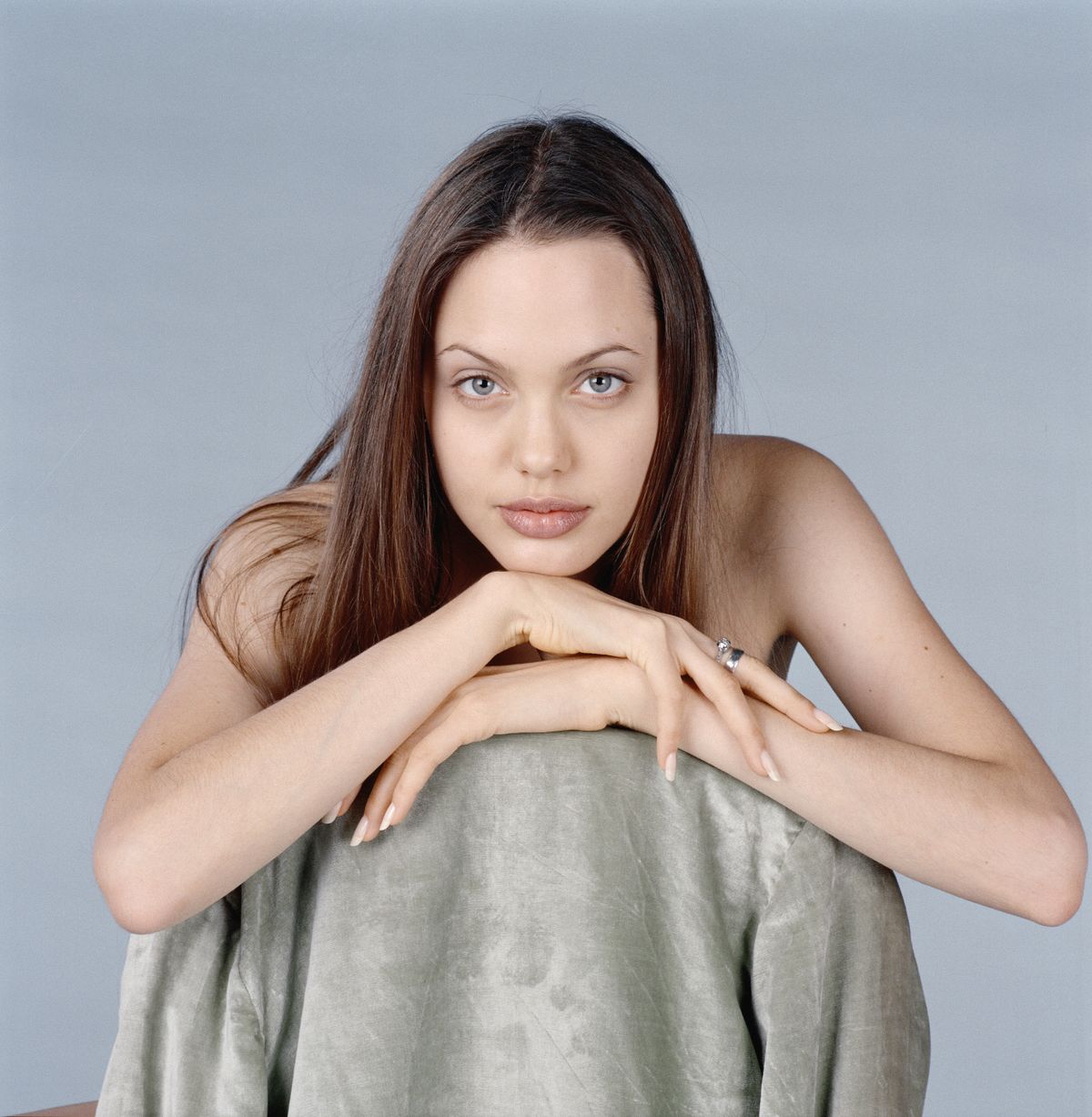 Angelina Jolie fiatalon: az első fotózás.