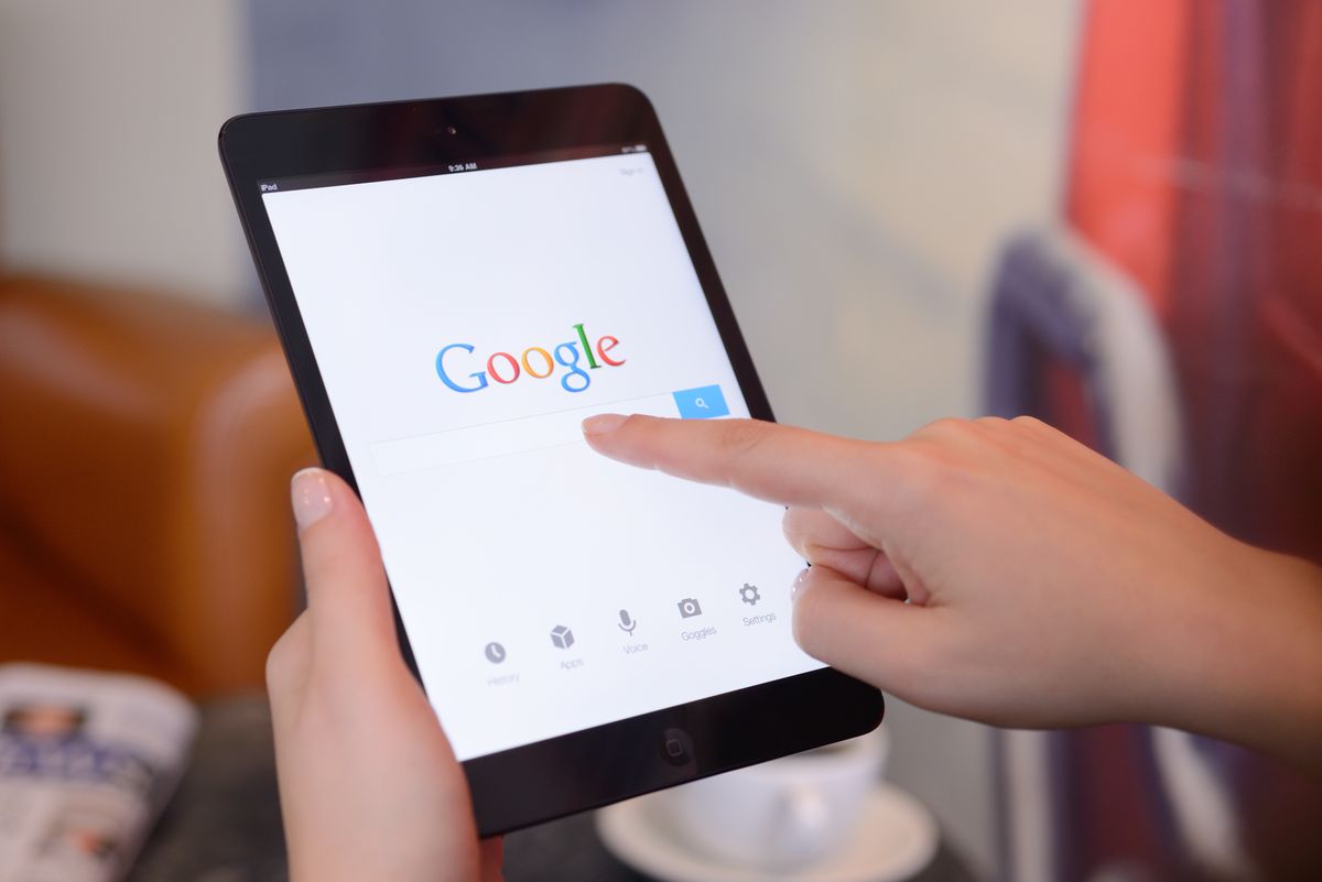 Új funkciót vált elérhetővé a magyar felhasználók számára is a Google keresőjében: több oldalt is megjelölhetünk az előnyben részesített források között