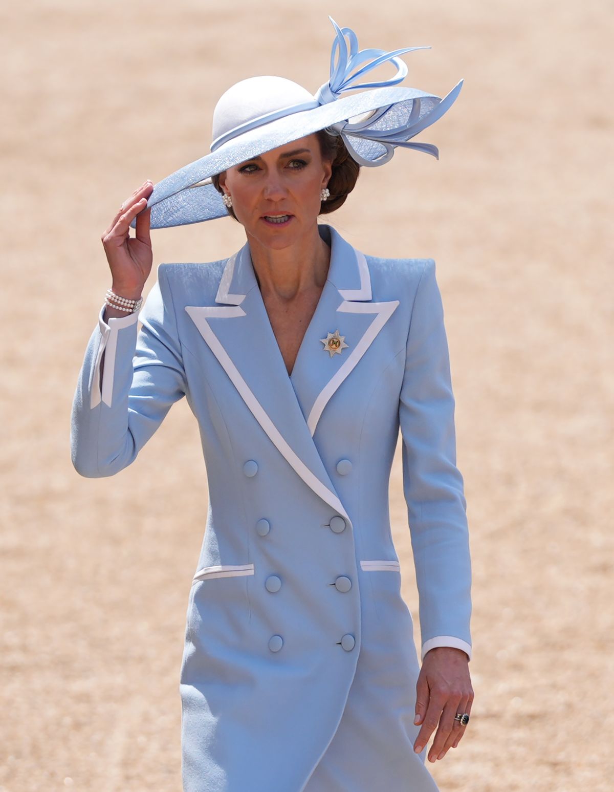 Katalin hercegné kék ruhában. 