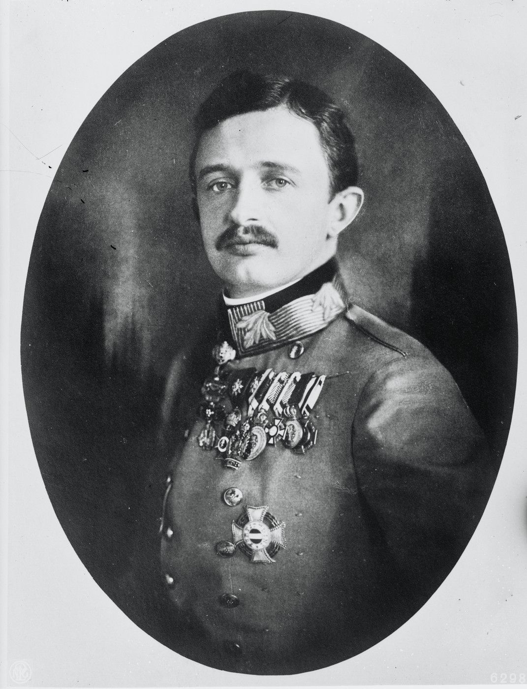 IV. Károly magyar király az Osztrák–Magyar Monarchia utolsó uralkodója volt 1916 és 1918 között.