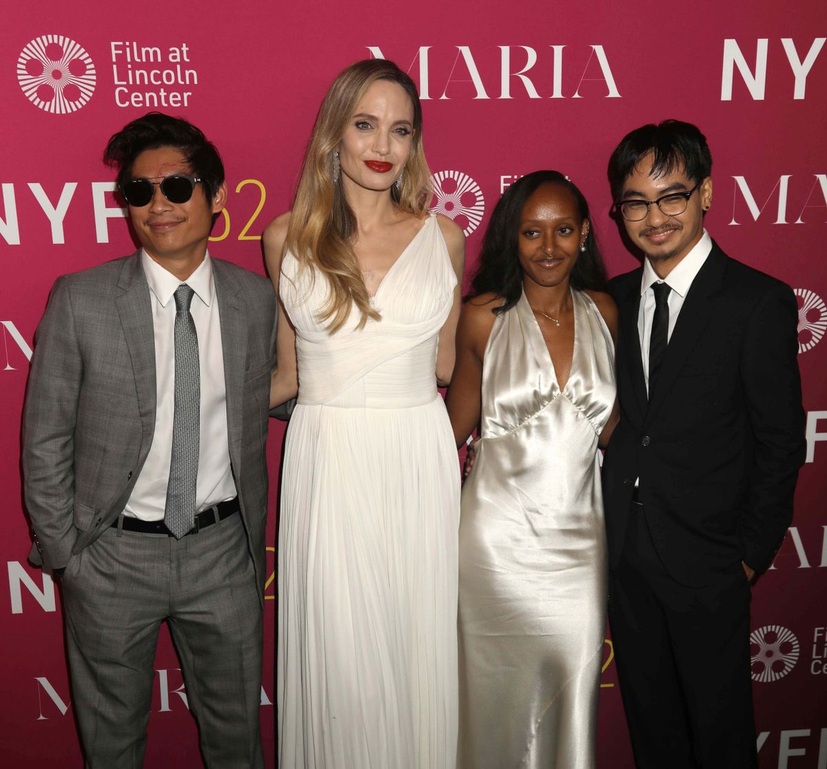 Angelina Jolie és gyerekei, Pax, Zahara és Maddox. A fotóról csak Vivienne, Knox és Shiloh hiányoznak.