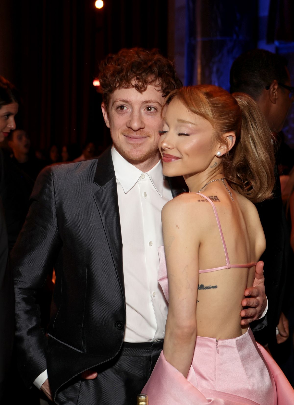 Ariana Grande és Ethan Slater románca