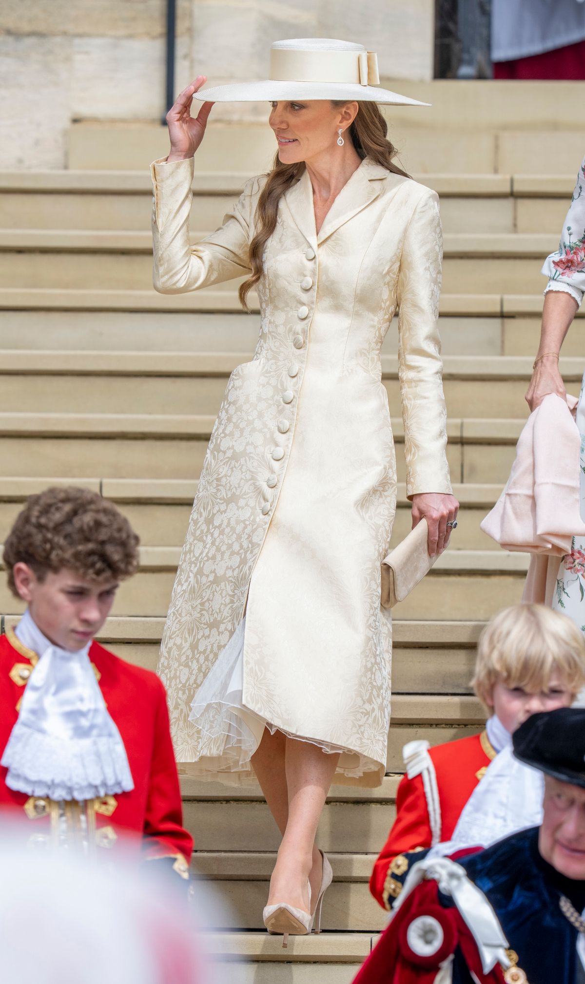 Katalin hercegné törtfehér ruhája nem aratott osztatlan sikert.