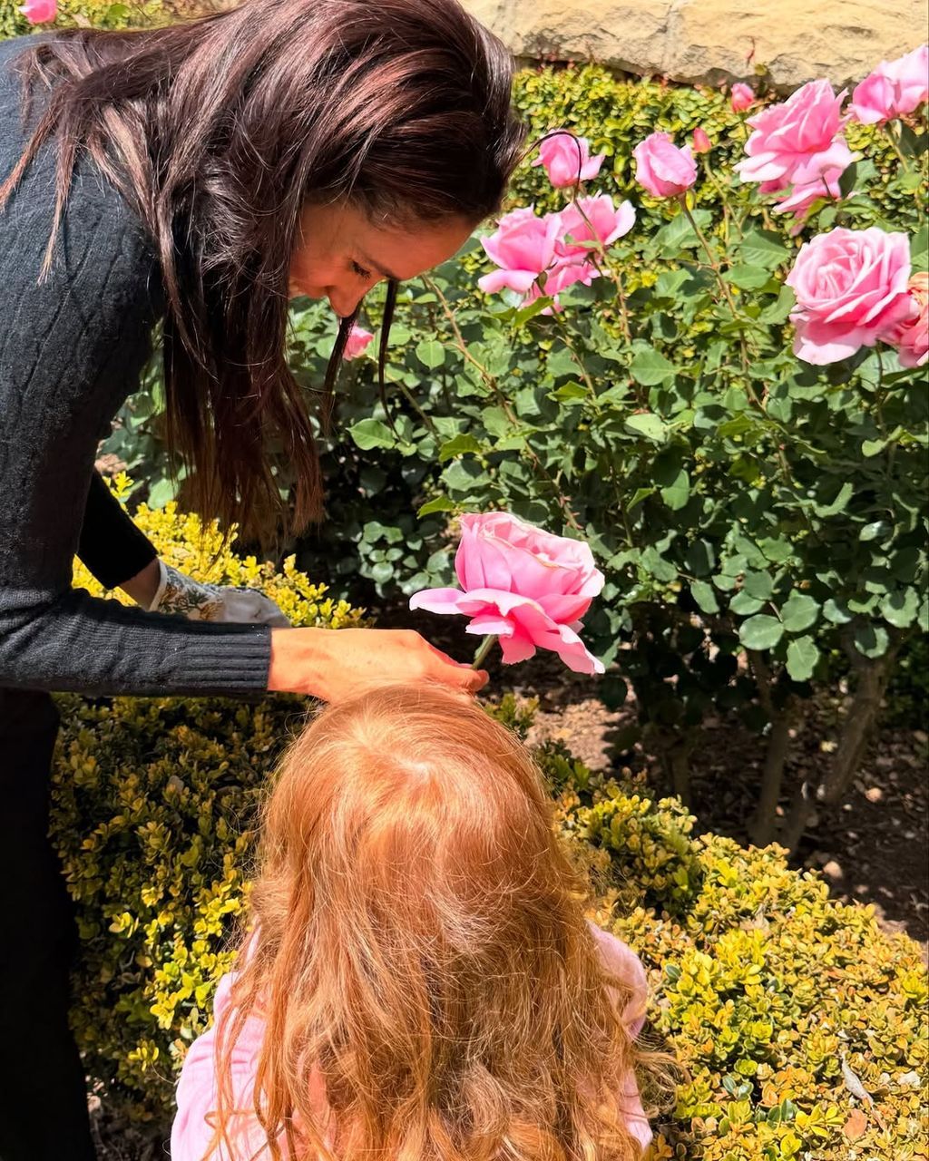 Lilibet és Meghan Markle 2025 májusában.