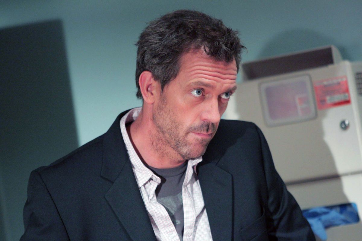 Hugh Laurie Dr. Gregory House-ként a Doktor House című sorozatban.