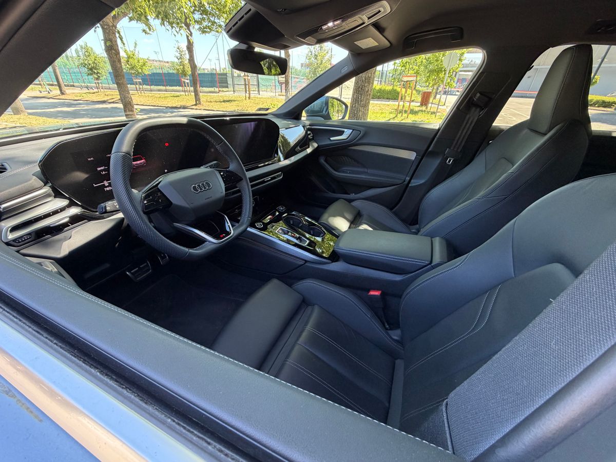 Egy kép az Audi A5 modell belsejéről.