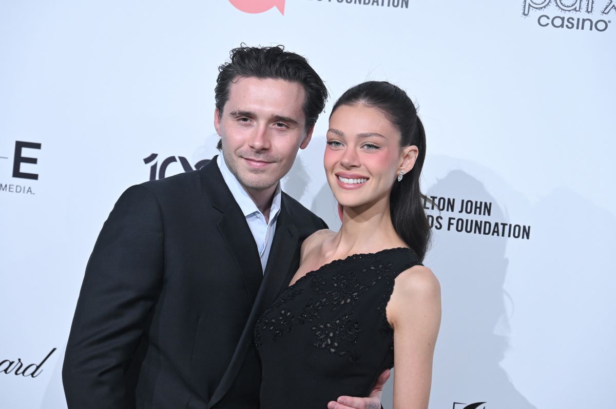 Brooklyn Beckham és felesége, Nicola Peltz Beckham szerepel a fotón