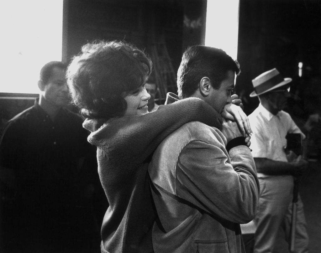 Bár az Irma, te édes című filmben nem szerepelt, ennek ellenére felbukkant a forgatási szünetben, itt ölelte át Shirley MacLaine.