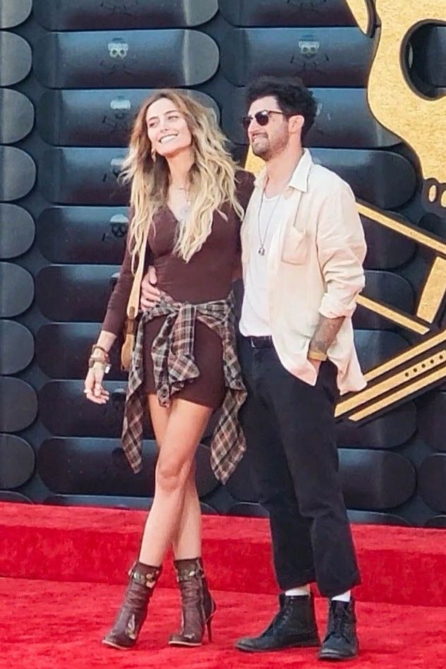Paris Jackson és a titokzatos férfi a vörös szőnyegen