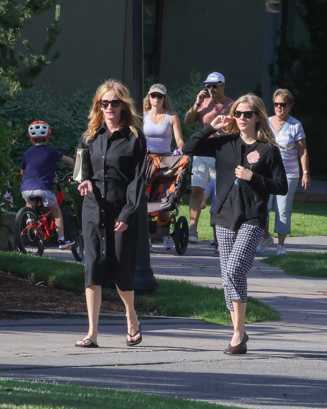 *EXCLUSIVE* Sun Valley, CA    Julia Roberts was spotted walking with her daughter Hazel around the Sun Valley Inn & Spa in Idaho following the recent wedding of her niece, Emma Roberts.       *UK Clients - Pictures Containing Children  Please Pixelate Face Prior To Publication*,Image: 1119144009, License: Rights-managed, Restrictions: , Model Release: no , Pictured: Julia Roberts 