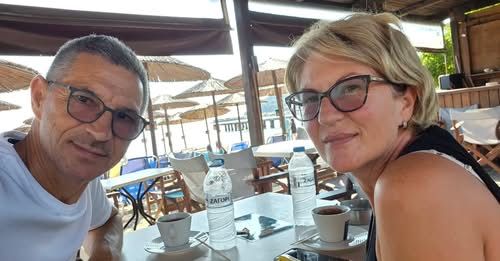 Ljubiša Karović (balra) az az utas, akit beszippantott a Ryanair ablaka.