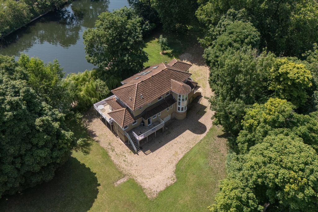 A királyi családok által romantikus menedékhelyként használt magánszigetek aukcióra kerülnek – több mint 1,6 millió fontért.
