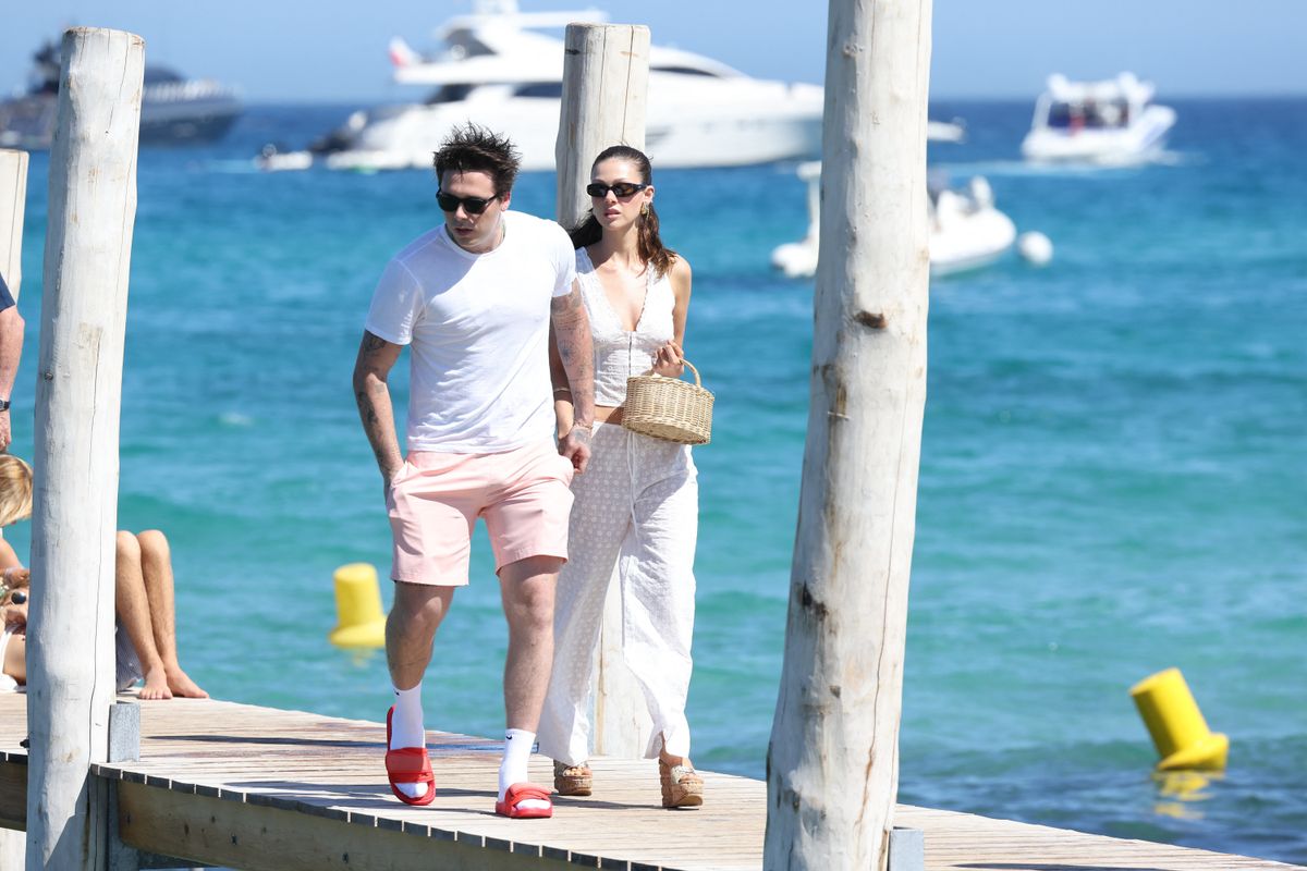 Brooklyn Beckham nehezményezte, hogy szülei nem adományoznak Nicola Peltz kutyamenhelyének. 