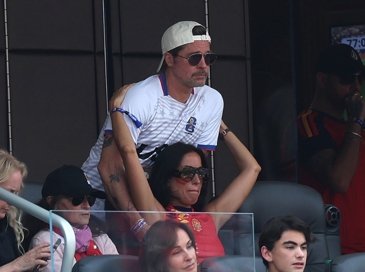 Brad Pitt és Ines de Ramon együtt nézték a Spanyolország–Belgium mérkőzést.