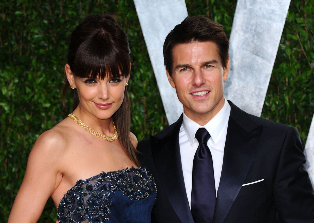 WEST HOLLYWOOD, CA - FEBRUARY 26: Actress Katie Holmes (L) and actor Tom Cruise arrives at the 2012 Vanity Fair Oscar Party hosted by Graydon Carter at Sunset Tower on February 26, 2012 in West Hollywood, California. Alberto E. Rodriguez/Getty Images/AFP (Photo by Alberto E. Rodriguez / GETTY IMAGES NORTH AMERICA / Getty Images via AFP)
