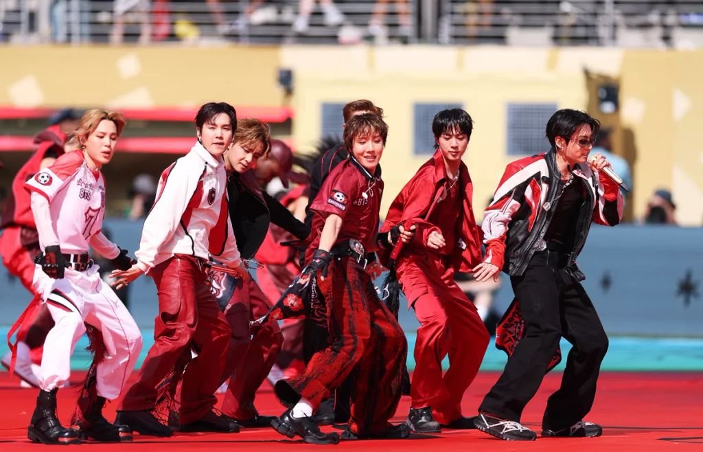 RM, Jin, Suga, J-Hope, Jimin, V és Jung Kook, vagyis a BTS tagjai a foci-vb 2026-os halftime show-ján.