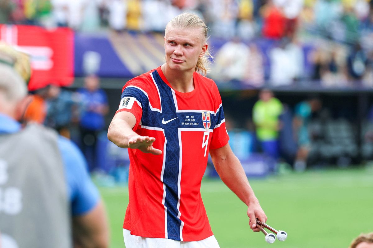 Erling Haaland player of Norway celebrates qualifying for the quarterfinals by performing the Viking clap after defeating Brazil 2-1 to the Round of 16 match at the FIFA World Cup, at New York New Jersey Stadium, in East Rutherford, United States, on Sunday, July 05, 2026. (Photo by William Volcov / Brazil Photo Press via AFP)
