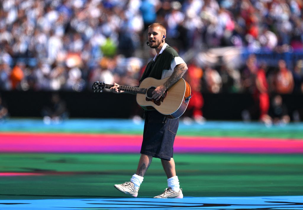 Justin Bieber a 2026-os FIFA világbajnokság döntőjén, a Spanyolország–Argentína mérkőzés félidejében, a New York New Jersey Stadiumban, 2026. július 19-én.