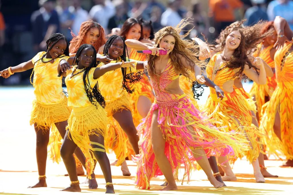 Shakira előadása volt a leglátványosabb eleme a foci-vb 2026-os halftime show-jának.