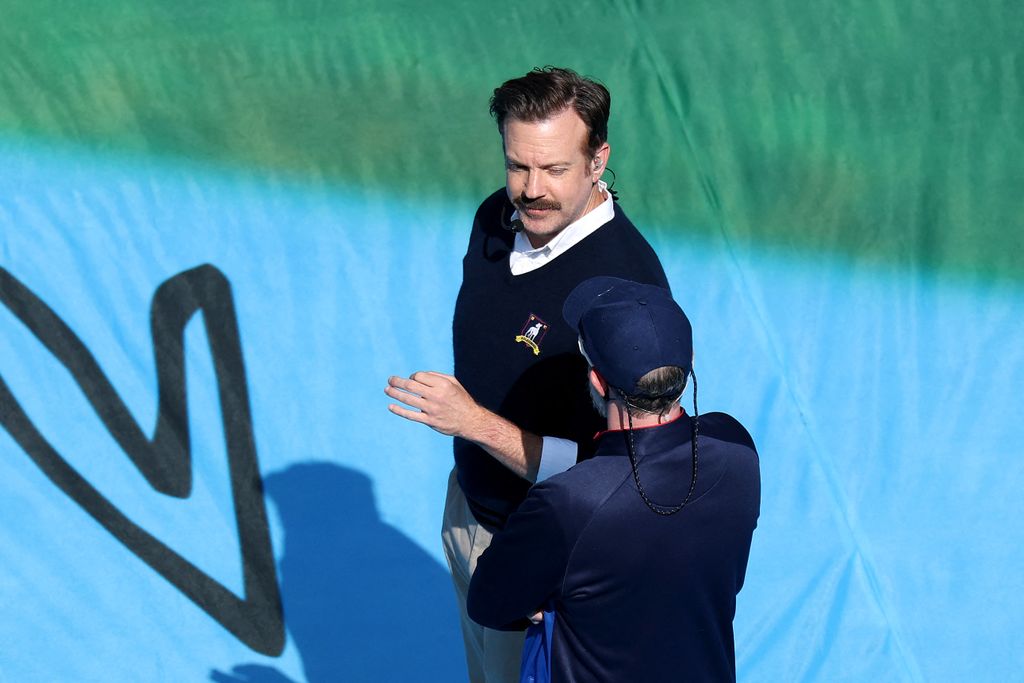 Jason Sudeikis vezette fel Justin Bieber előadását a Topps Final Halftime Show-ban, a 2026-os FIFA világbajnokság döntőjén, a Spanyolország–Argentína mérkőzésen, a New York New Jersey Stadiumban, 2026. július 19-én, East Rutherfordban, New Jerseyben.