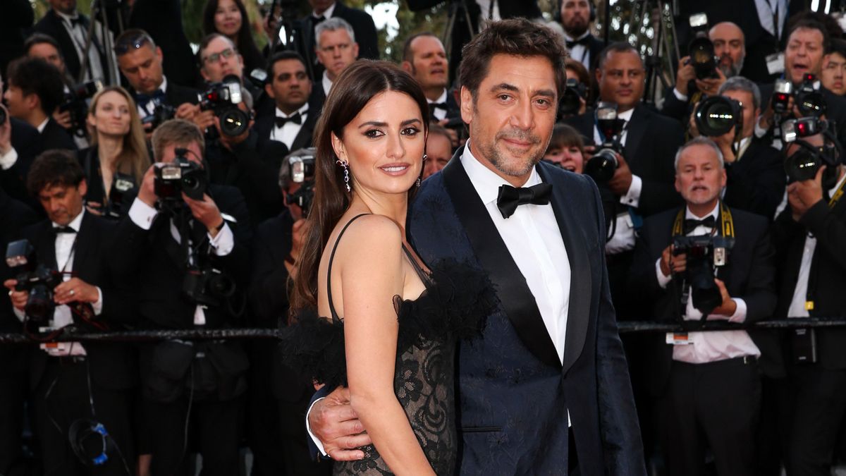 Penélope Cruz és Javier Bardem már minden nyilvános eseményre is együtt jár,a képen a 71. cannesi filmfesztiválon is megmutatták magukat a vörösszőnyegen.