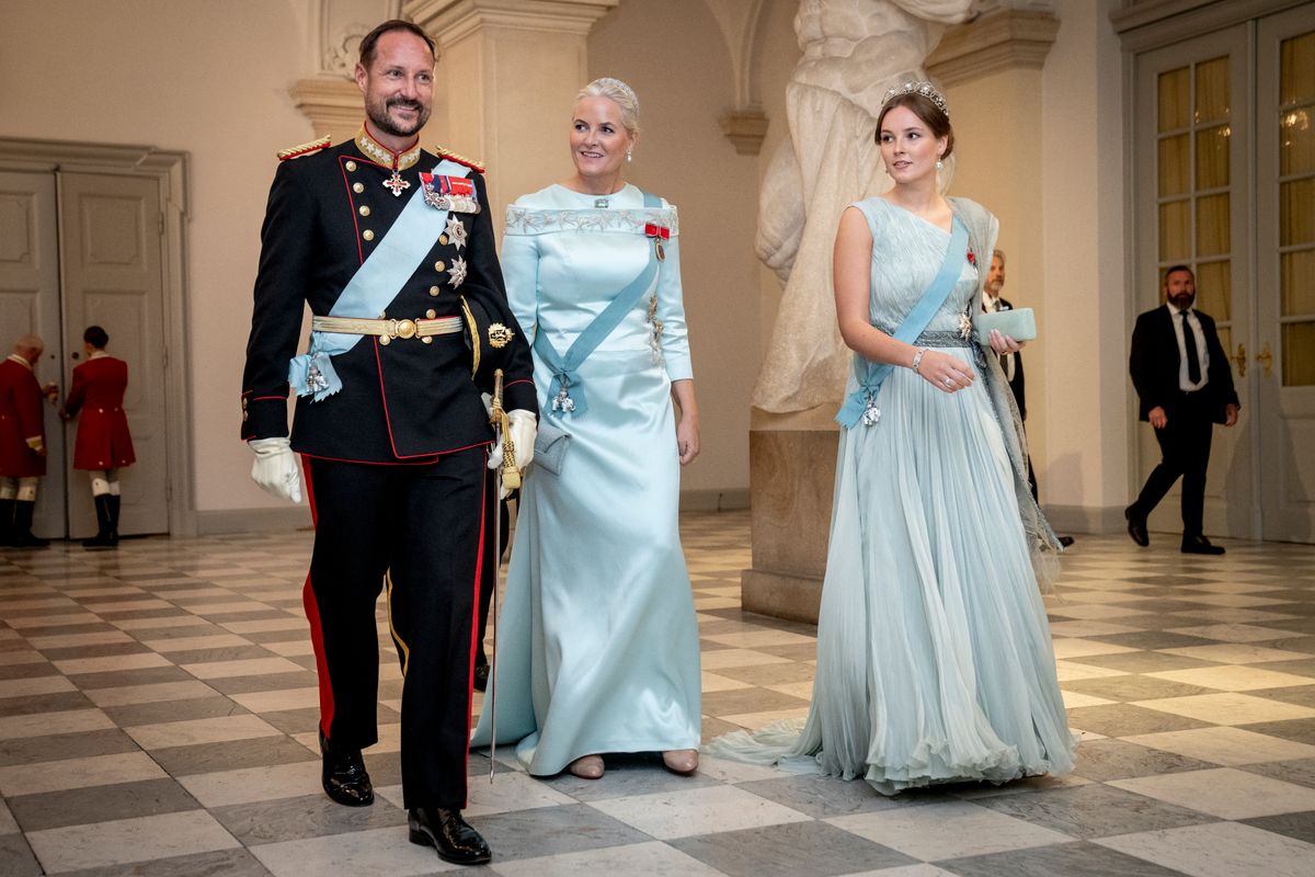 Haakon norvég királyi herceg és Mette-Marit norvég trónörökösné valamint lányuk, Ingrid Alexandra norvég hercegnő.