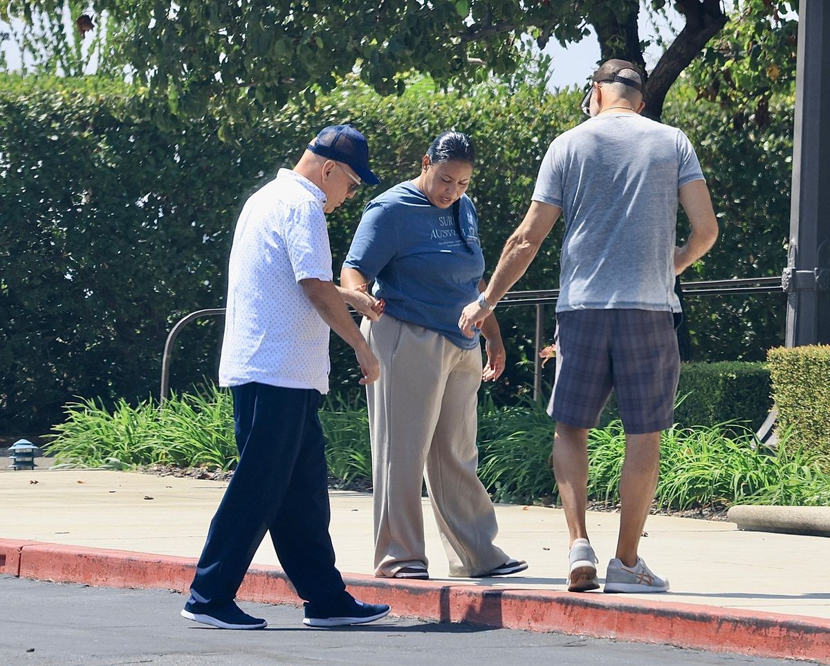 *EXCLUSIVE* Glendale, CA Bruce Willis was spotted waiting for his ride outside Forest Lawn in Glendale after spending several minutes inside a church on the grounds. *UK Clients - Pictures Containing Children Please Pixelate Face Prior To Publication*,Image: 1120909436, License: Rights-managed, Restrictions: , Model Release: no , Pictured: Bruce Willis