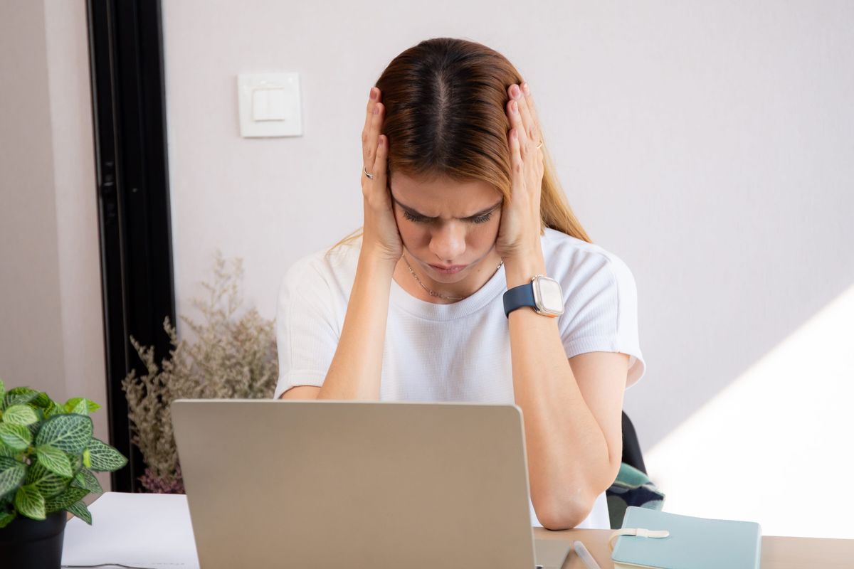 Stressz testi tünetei: így jelez a szervezeted, ha már túl sok a teher.
