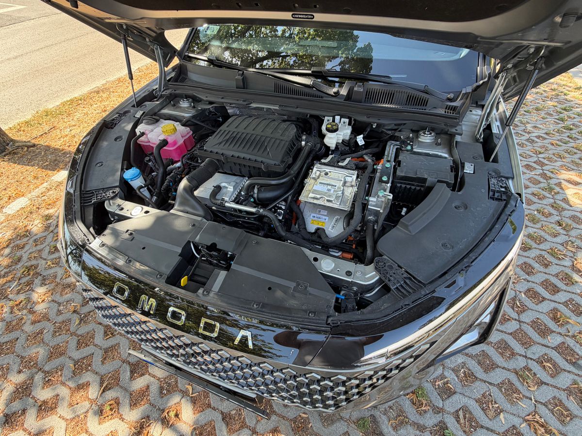 Omoda 5 SHS motortere az 1,5 literes turbómotorral és a Super Hybrid System hajtáslánccal.