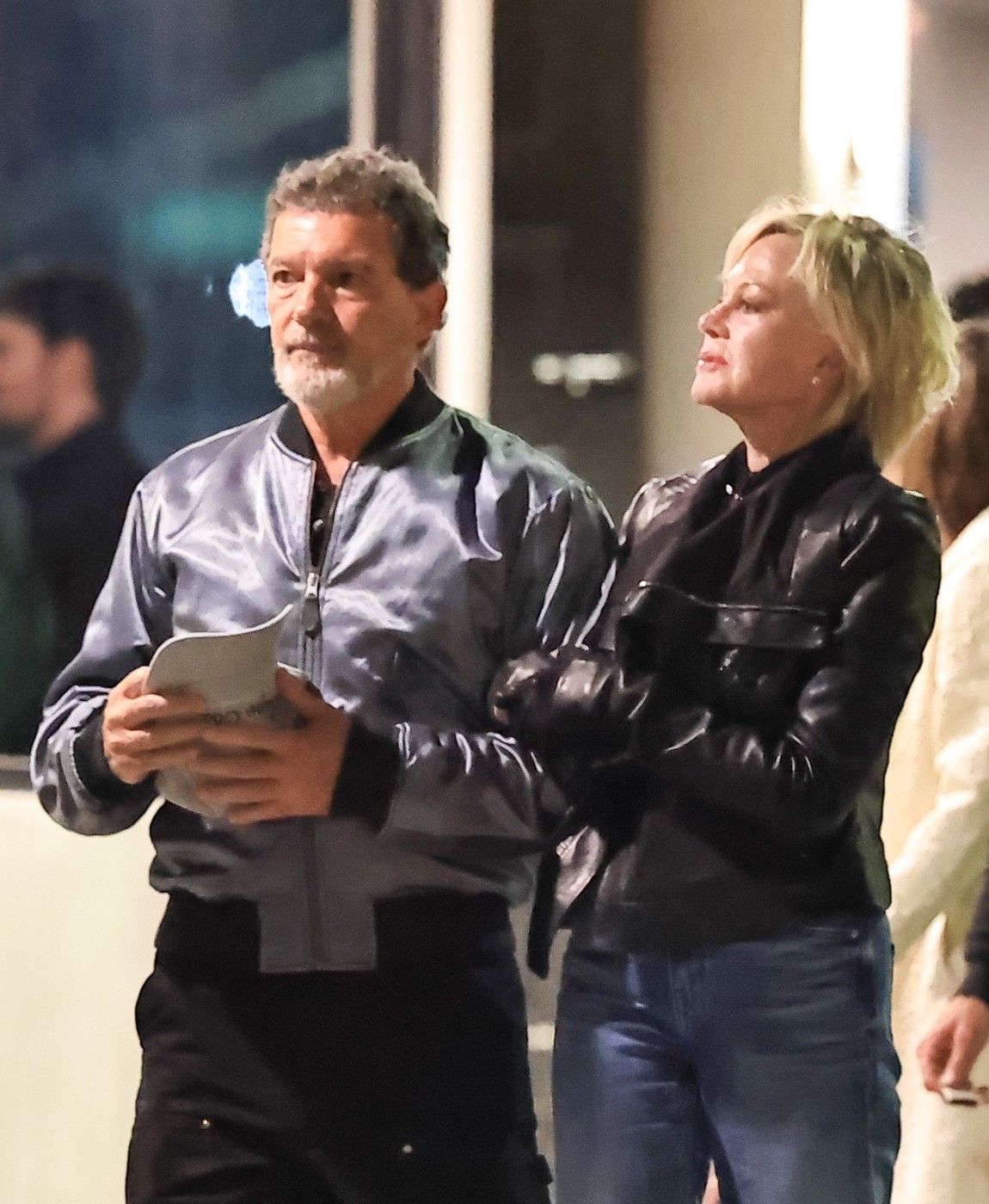 *EXCLUSIVE* Los Angeles, CA Antonio Banderas and his ex-wife Melanie Griffith were spotted leaving after dinner at Matsuhisa, walking arm in arm with their children in Los Angeles.
*UK Clients - Pictures Containing Children
Please Pixelate Face Prior To Publication*,Image: 1094531917, License: Rights-managed, Restrictions: , Model Release: no , Pictured: Antonio Banderas, Melanie Griffith