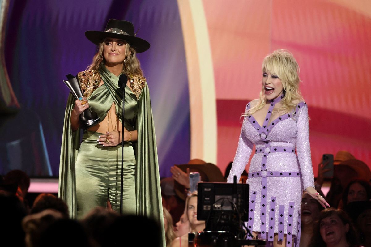 Dolly Parton és Lainey Wilson 