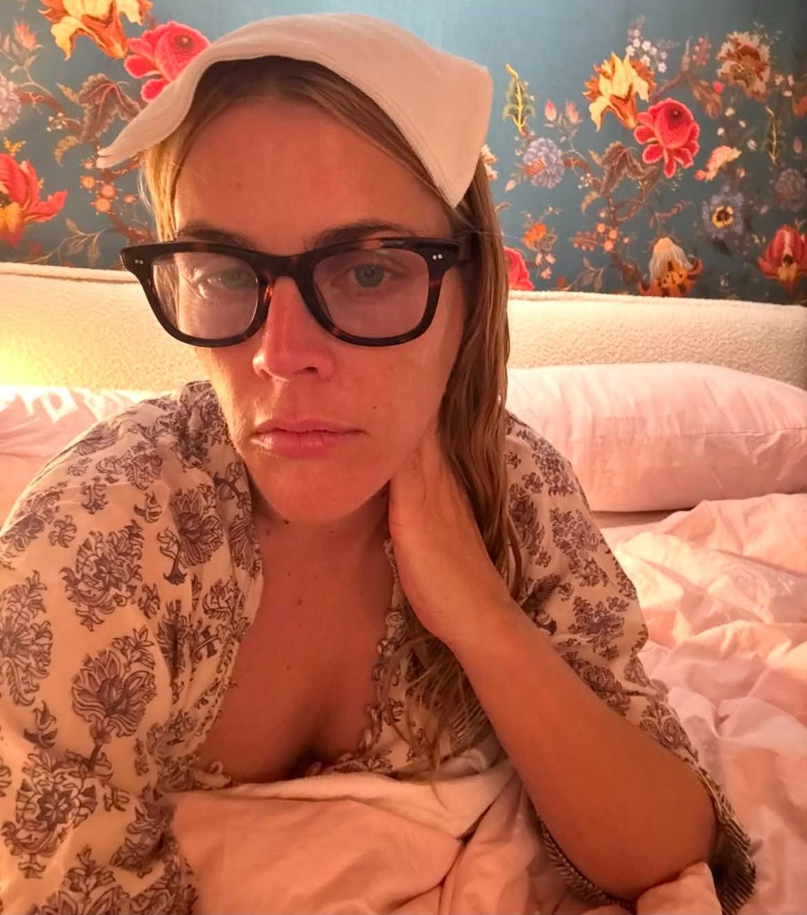 Busy Philipps megmutatta, milyen volt, amikor elkezdett kialakulni a fertőzés.