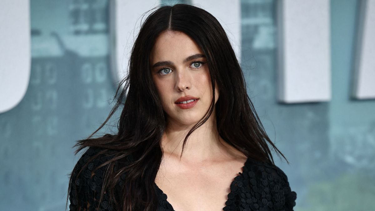 Margaret Qualley, Andy McDowell lánya szörnyű cipőt viselt filmjének bemutatóján