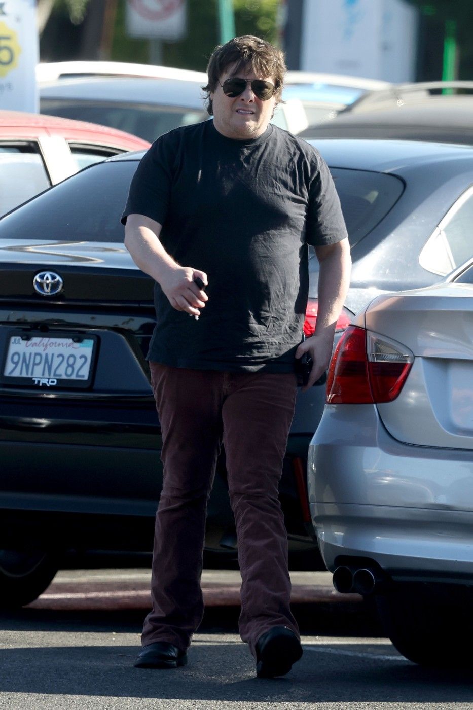 *EXCLUSIVE* Los Angeles, CA Terminate-a taco! Edward Furlong demolishes Mexican food ahead of his 49th birthday. The Terminator 2 star was spotted heading to grab a quick bite with a male pal after the duo completed a two hour gym session together. They headed to Pavillions grocery store, leaving with one bag of purchases which they pushed in a cart. Then they wandered over to a street food vendor on the sidewalk where Edward ordered tacos and his friend a burrito. After finishing his tacos, Edward helped his friend finish off his food, bending down to bite into the treat. Furlong is seen dressed casually in a black t-shirt, maroon trousers, black shoes, and dark aviator sunglasses. *UK Clients - Pictures Containing Children Please Pixelate Face Prior To Publication*,Image: 1120177743, License: Rights-managed, Restrictions: , Model Release: no , Pictured: Edward Furlong