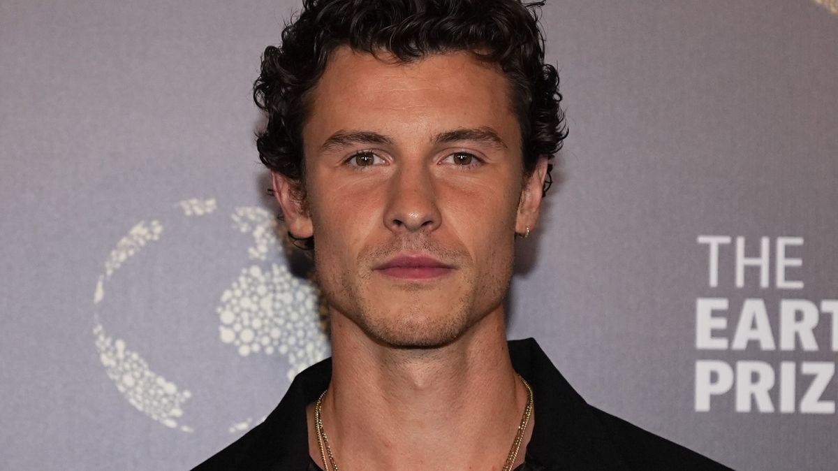 Shawn Mendes végre a nyilvánosság előtt is felvállalta barátnőjét, Bruna Marquezine-t