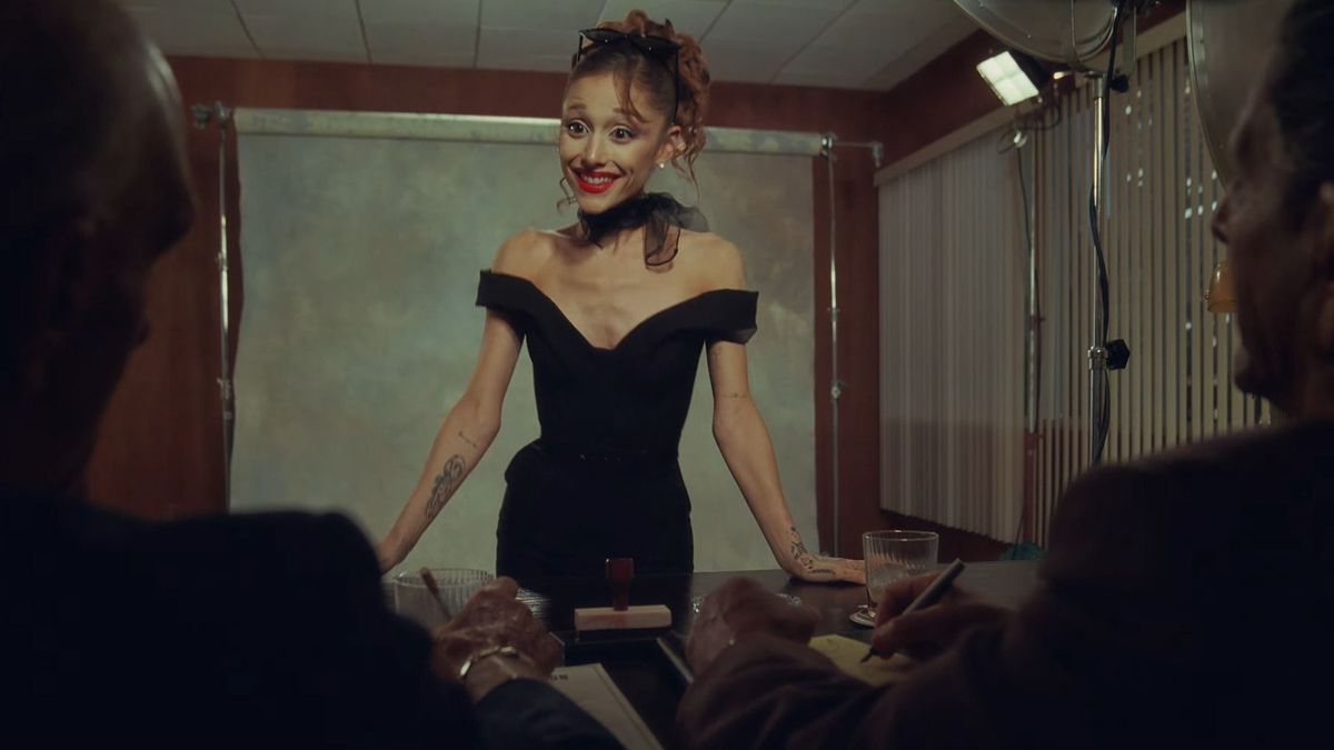 Ariana Grande új videoklipje miatt aggódnak érte a rajongók.